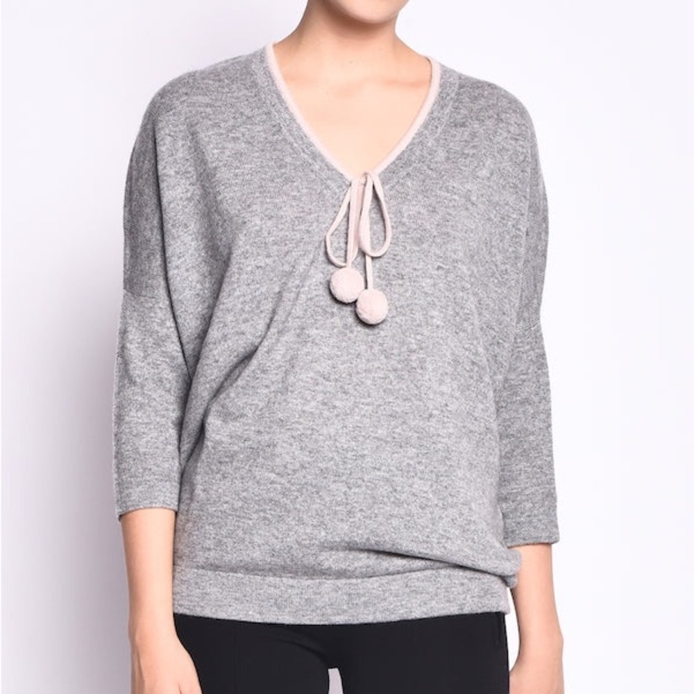 3VERY V-NECK W.  CASHMERE FUZZY BALLS